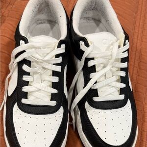 ALO Yoga Recovery Mode Women's Black and White Low-Top Sneakers